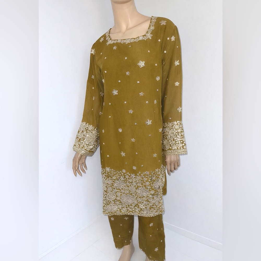 Mustard green shalwar kameez suit Brand new! Everything must go sale 50% off new